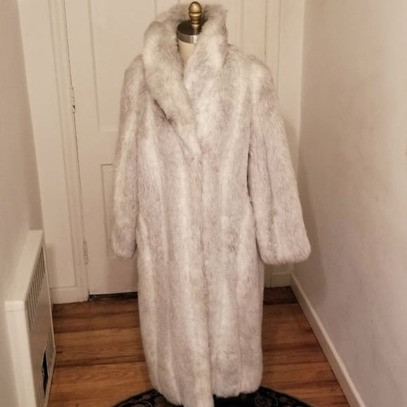 Signature Collection styled by Russel Taylor Jackets & Blazers - Silver Fox | Faux Fur | Signature Collection by Russel Taylor | Limited Edition